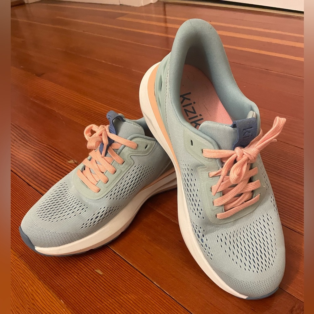 Kizik hands free sneakers. Mint green and pink sneakers. Slide on sneakers.